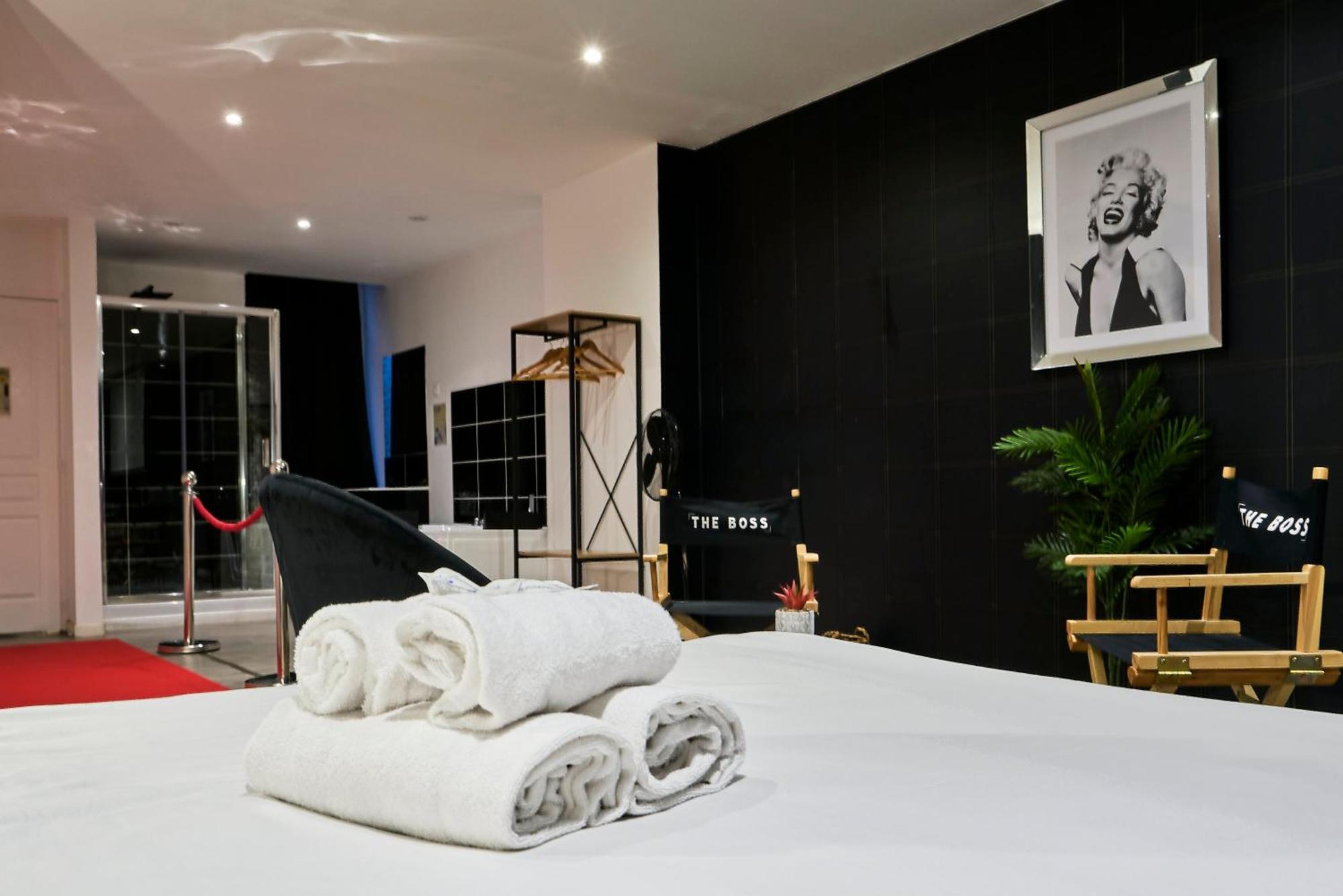 Ng Suitehome - Lille I Roubaix Centre I Grand Place - Balneo - Netflix - Wifi エクステリア 写真