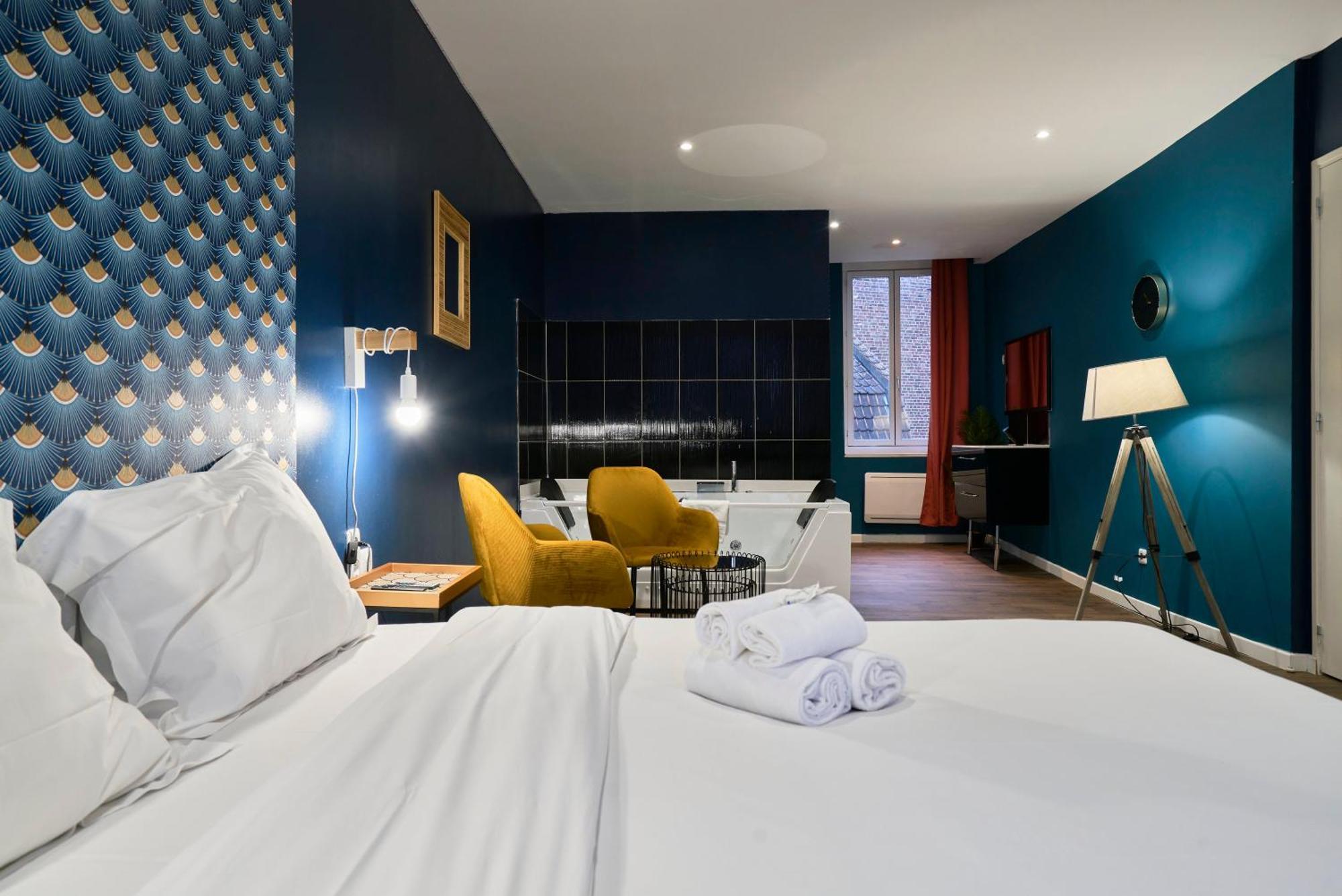 Ng Suitehome - Lille I Roubaix Centre I Grand Place - Balneo - Netflix - Wifi エクステリア 写真